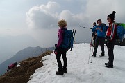 25 Si intravede la Val Camonica e il Lago d'Iseo...